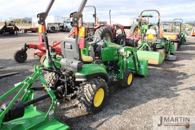 Image of John Deere 1023E equipment image 2