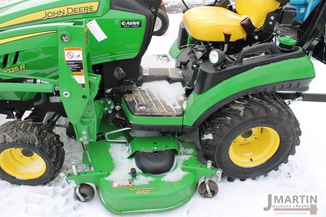 Image of John Deere 1025R equipment image 4