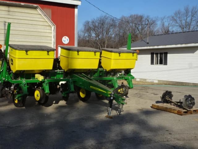 Image of John Deere 1755 equipment image 1