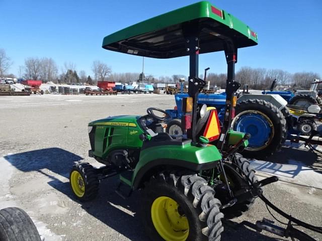 Image of John Deere 2032R equipment image 1