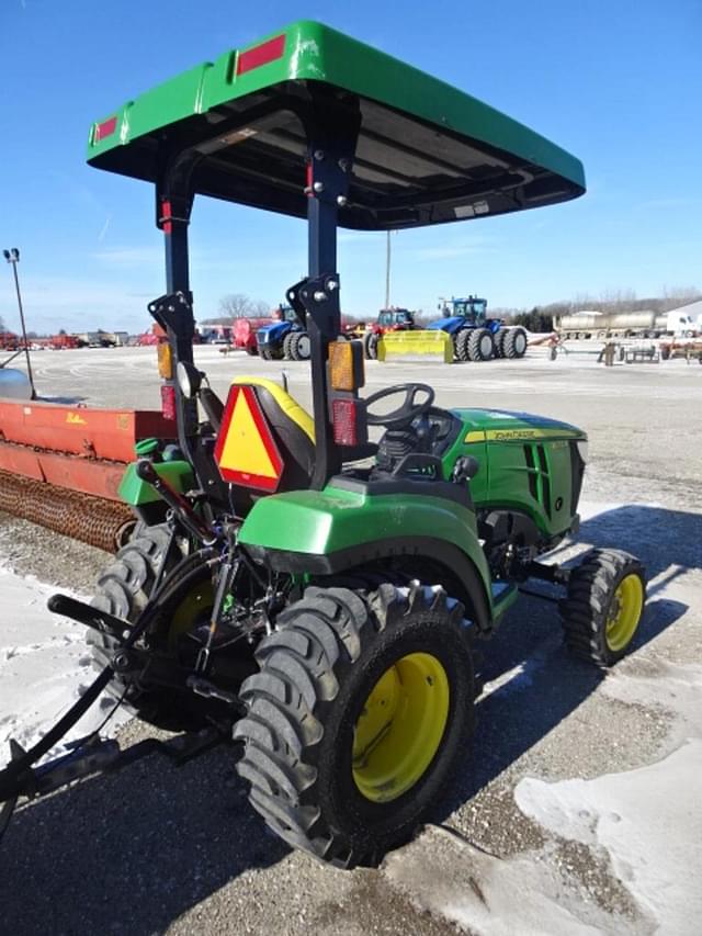 Image of John Deere 2032R equipment image 3