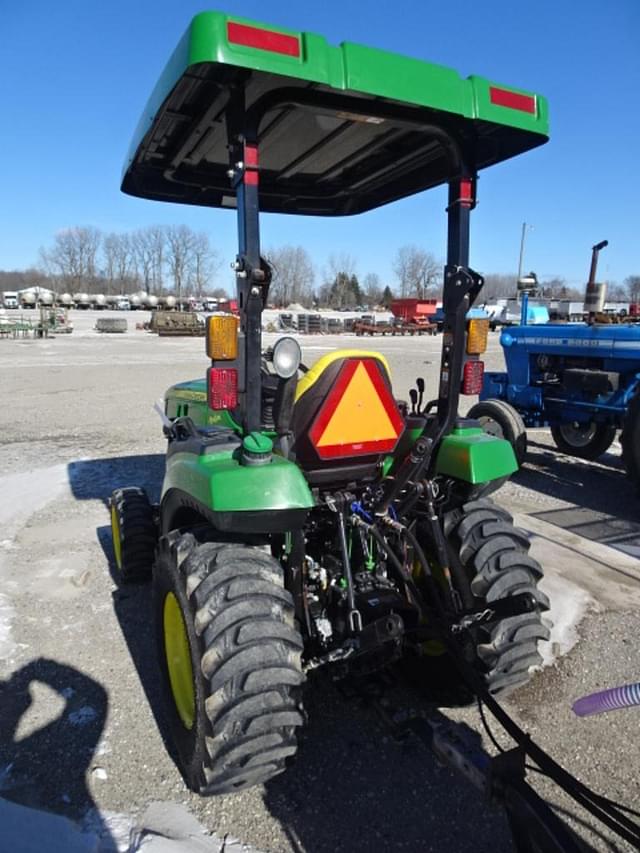 Image of John Deere 2032R equipment image 2