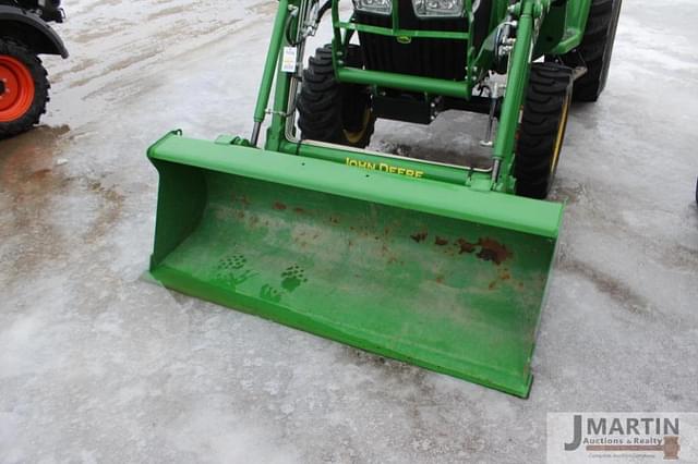 Image of John Deere 3038E equipment image 4