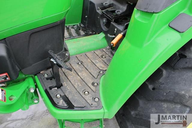 Image of John Deere 4052M equipment image 4