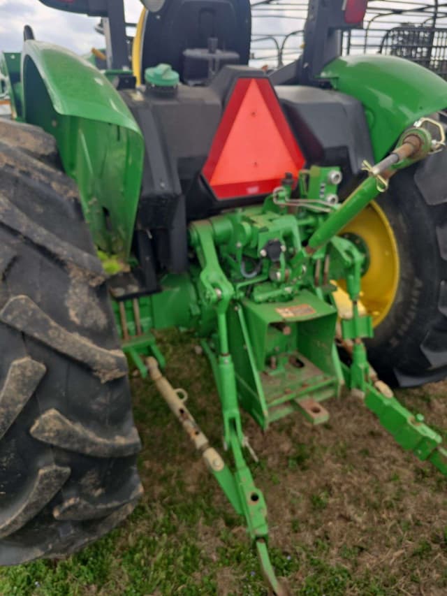Image of John Deere 5075E equipment image 3