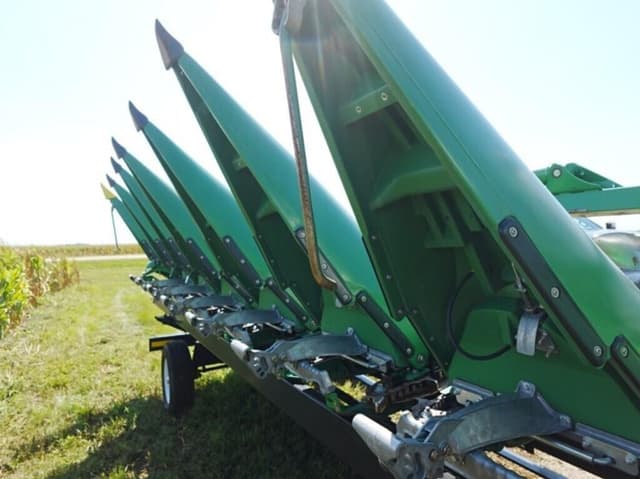 Image of John Deere C12F equipment image 3