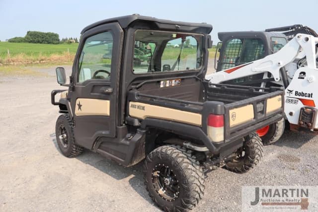Image of John Deere XUV 835R equipment image 3