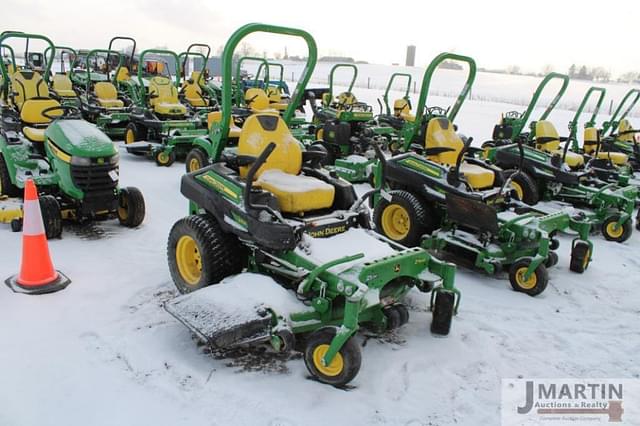 Image of John Deere Z915E equipment image 1