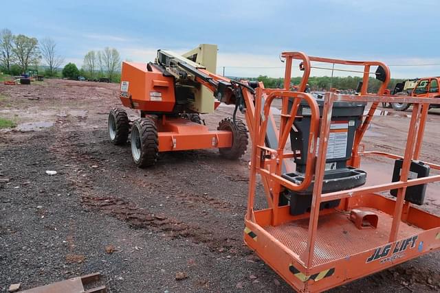 Image of JLG 340AJ equipment image 2