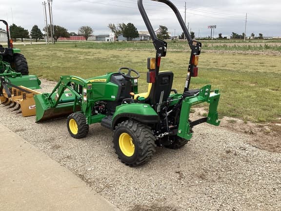 Image of John Deere 1023E equipment image 3