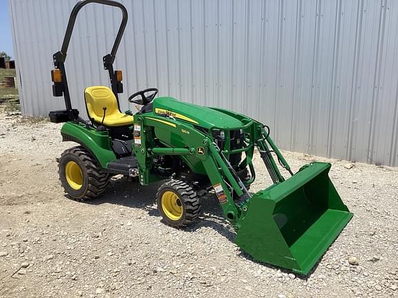 Image of John Deere 1023E equipment image 4