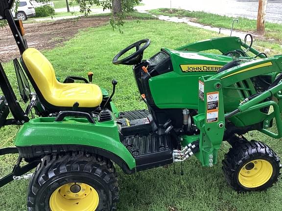 Image of John Deere 1023E equipment image 4