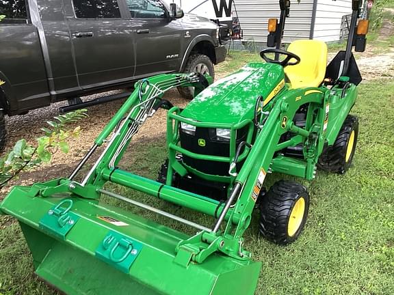 Image of John Deere 1023E equipment image 2