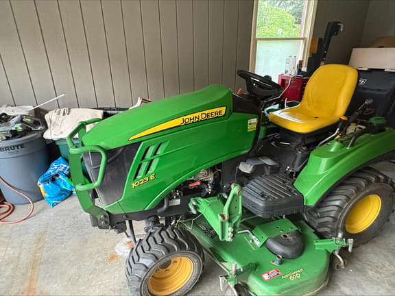 Image of John Deere 1023E equipment image 2