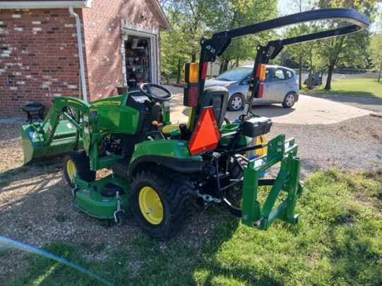 Image of John Deere 1023E equipment image 3