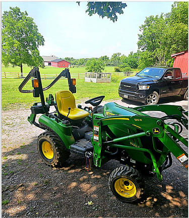 Image of John Deere 1023E equipment image 2