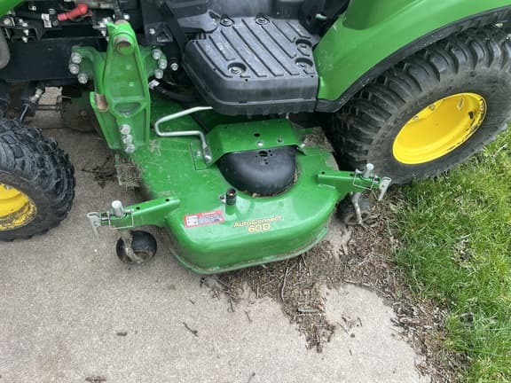 Image of John Deere 1023E equipment image 4