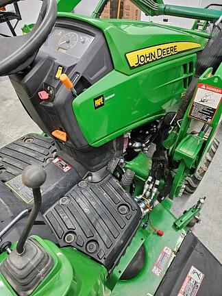 Image of John Deere 1023E equipment image 3