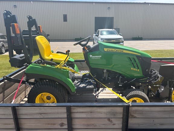 Image of John Deere 1023E equipment image 1