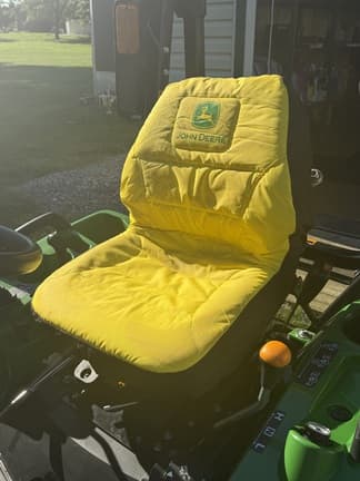 Image of John Deere 1023E equipment image 4