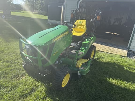 Image of John Deere 1023E equipment image 2