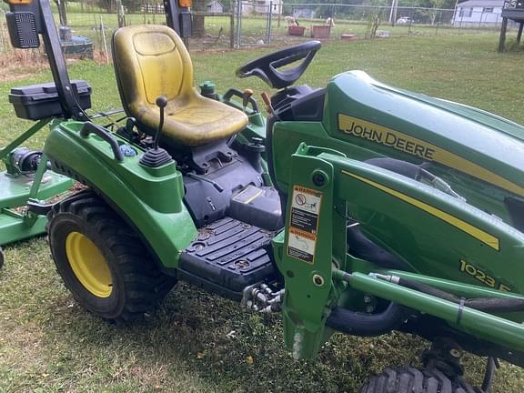 Image of John Deere 1023E equipment image 2