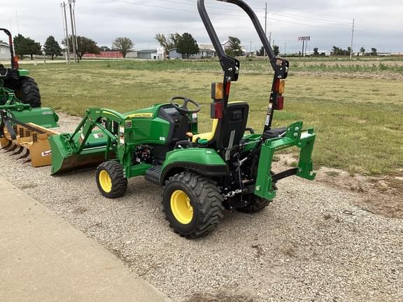 Image of John Deere 1023E equipment image 3