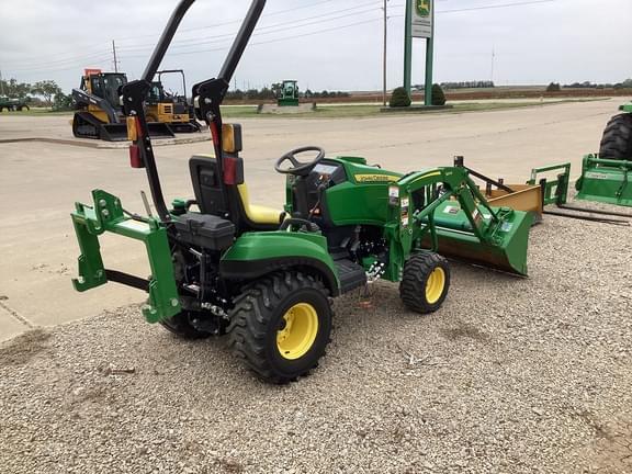 Image of John Deere 1023E equipment image 4