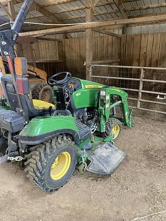 Image of John Deere 1023E equipment image 2