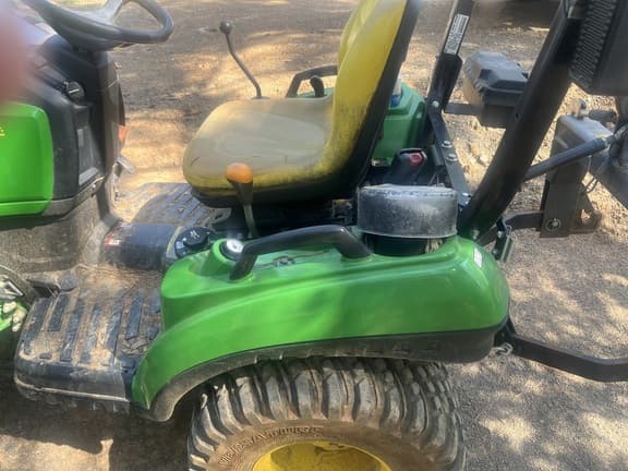 Image of John Deere 1023E equipment image 4