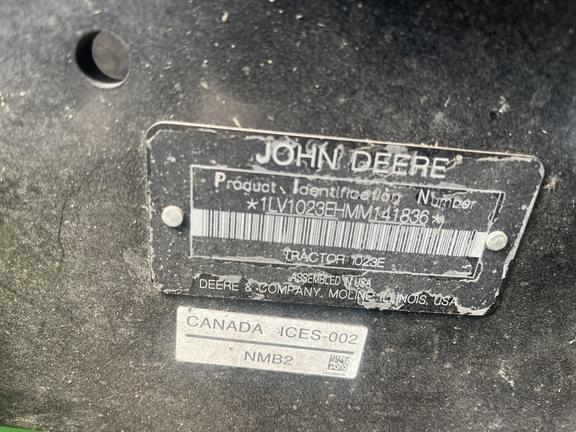 Image of John Deere 1023E equipment image 4