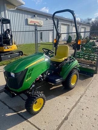 Image of John Deere 1023E equipment image 4