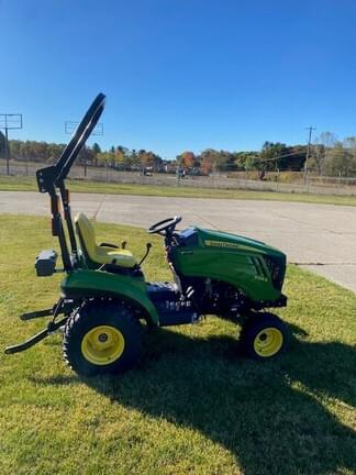 Image of John Deere 1023E equipment image 3