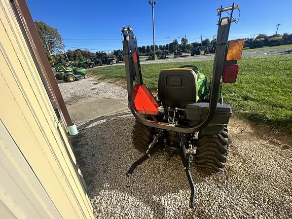 Image of John Deere 1023E equipment image 3