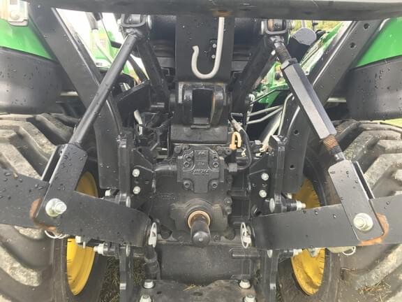 Image of John Deere 1023E equipment image 4