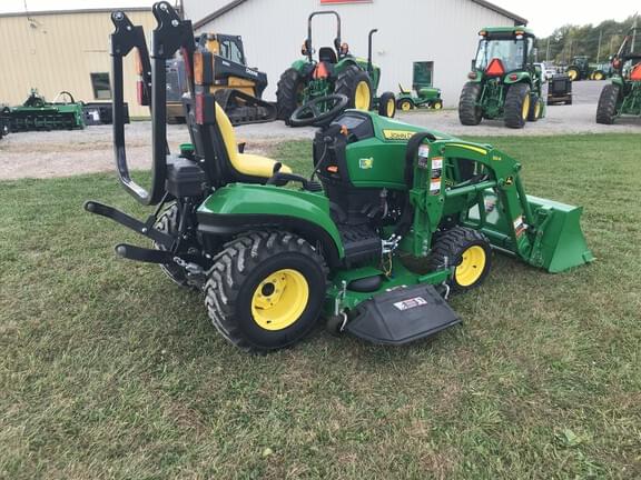 Image of John Deere 1023E equipment image 4