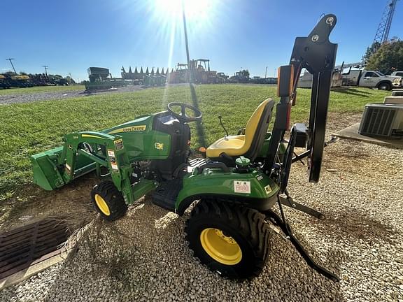 Image of John Deere 1023E equipment image 4