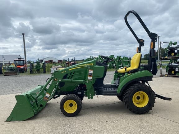 Image of John Deere 1023E equipment image 3
