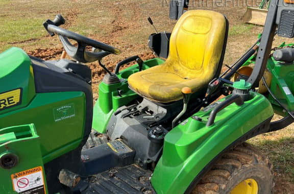 Image of John Deere 1023E equipment image 4