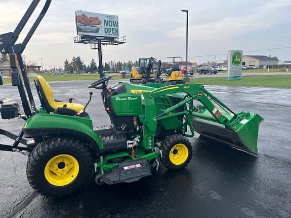 Image of John Deere 1023E equipment image 3