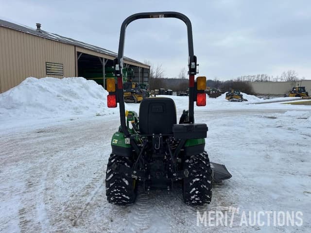 Image of John Deere 1023E equipment image 3