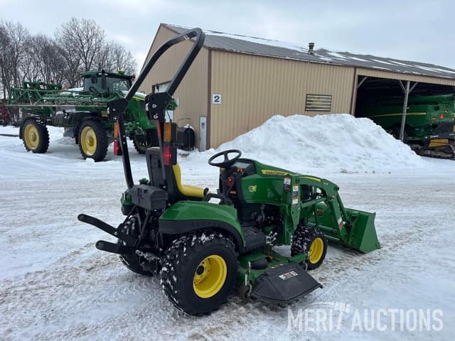 Image of John Deere 1023E equipment image 4
