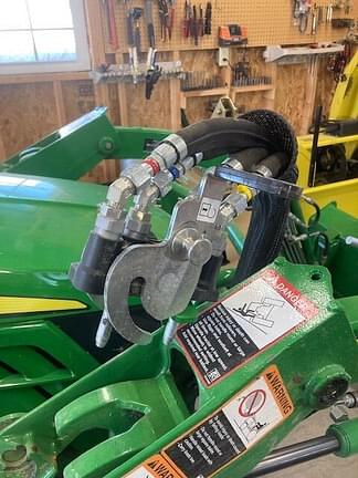 Image of John Deere 1025R equipment image 3