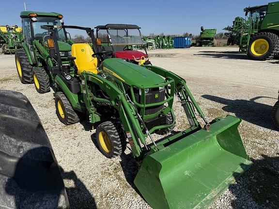Image of John Deere 1025R equipment image 3