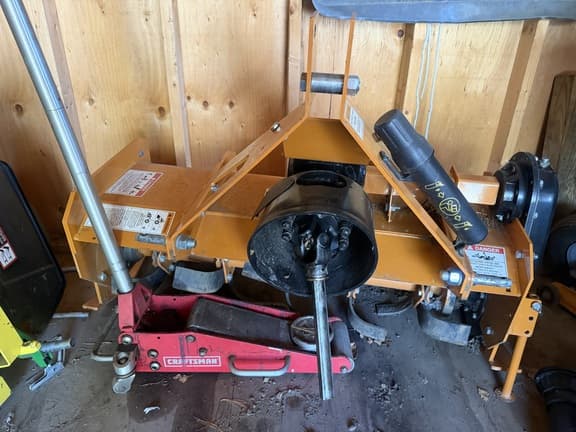 Image of John Deere 1025R equipment image 2