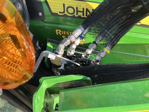 Image of John Deere 1025R equipment image 4