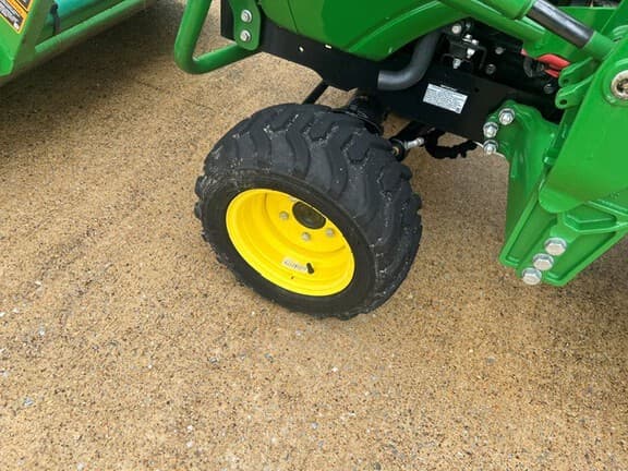 Image of John Deere 1025R equipment image 3