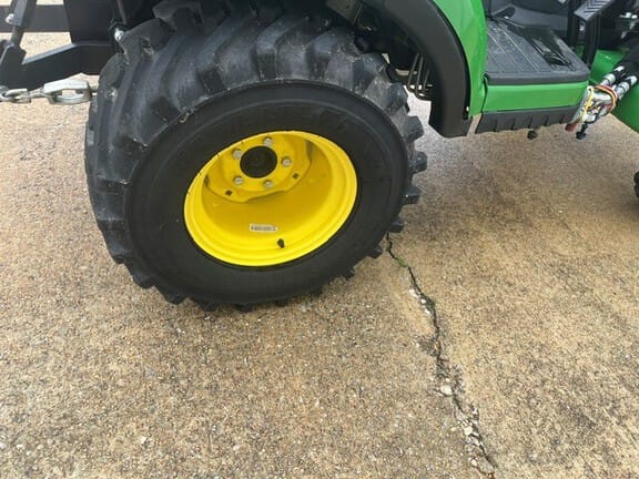 2021 John Deere 1025R Equipment Image0