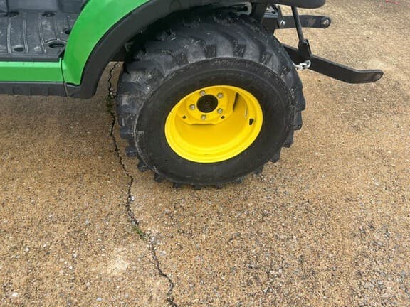 Image of John Deere 1025R equipment image 4