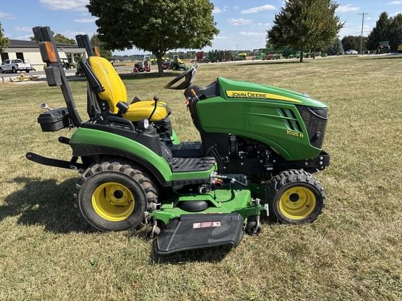 Image of John Deere 1025R equipment image 4